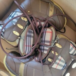 Stylish Brown Plaid Snowboarding Boots